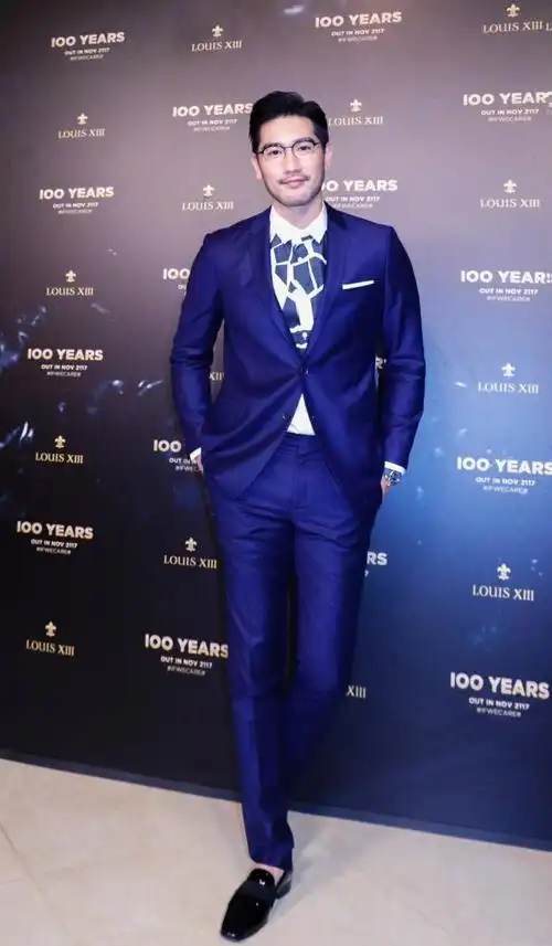 在做演员之前,高以翔是做模特的,这个身高可是货真价值,一点水分都没