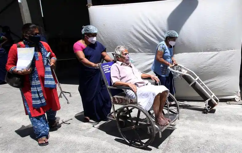 印度日增新冠确诊病例数连续3天超40万