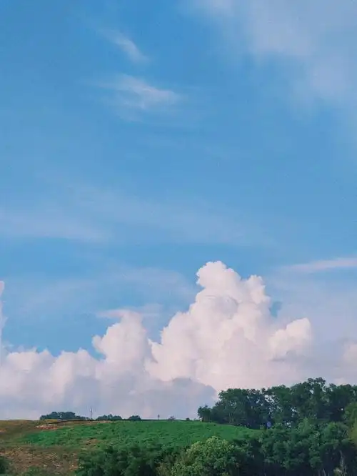 夏天​热气在水里的阳光​旧旧的老色调