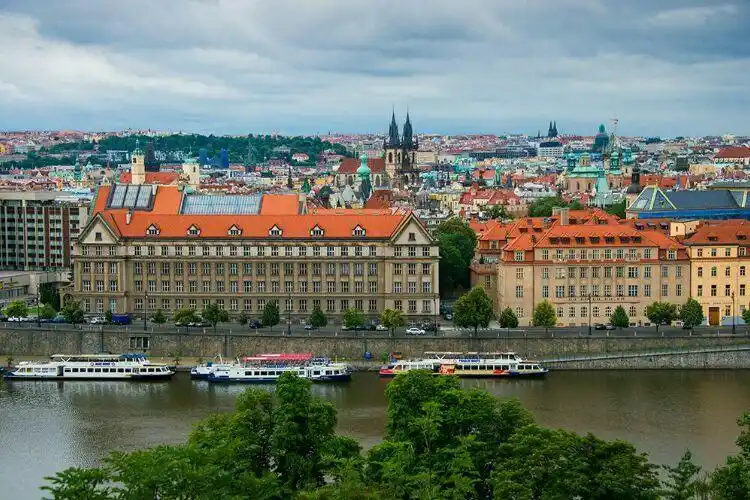 穷人跨越阶级有多艰难?