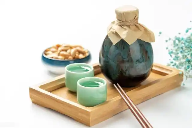 古代的酒到底多少度,为何古人动不动喝好几坛都不会醉呢?