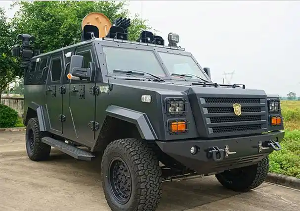 福特e350改装而成的特种防暴装甲运兵车操作性能优越