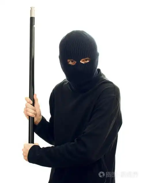 在黑色的面具和孤立在白色的管中土匪