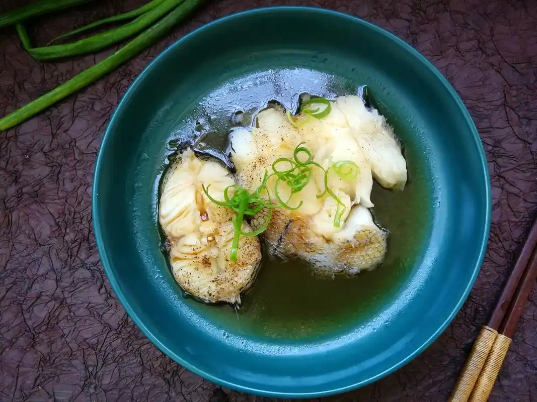 孩子最爱的清蒸鳕鱼,鲜嫩多汁,入口即化,零厨艺也能轻松上手