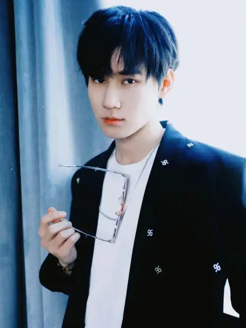 张真源壁纸图②