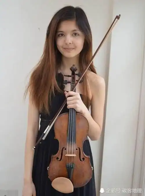 贝丝·道格拉斯出身高贵,是昆斯伯里侯爵(marquess of queensberry)的