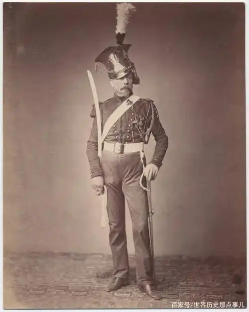 1858年:拿破仑逝世37年后,他的老兵依然穿军服,佩勋章来纪念他