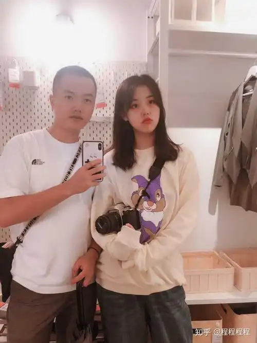 一米七的女生,和一个比自己矮的男生谈恋爱什么感觉?