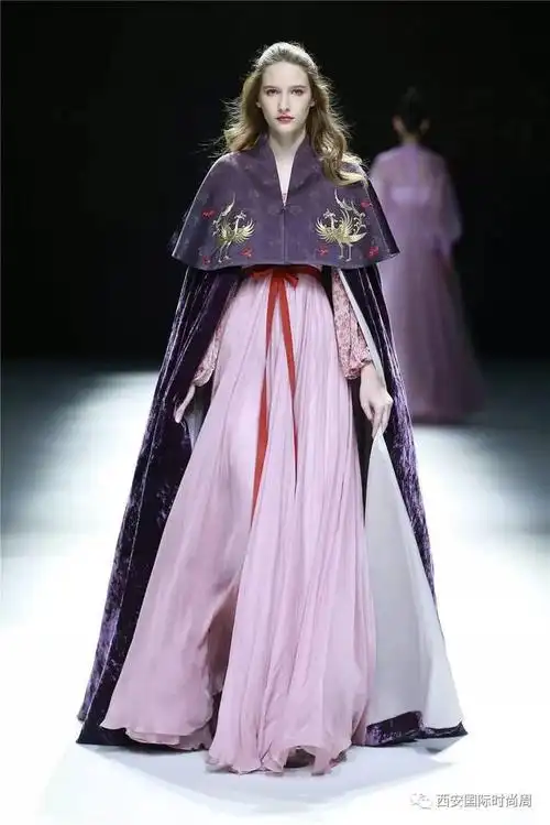 惊艳了各大时装周的"中国风",在古城找到了最佳打开方式