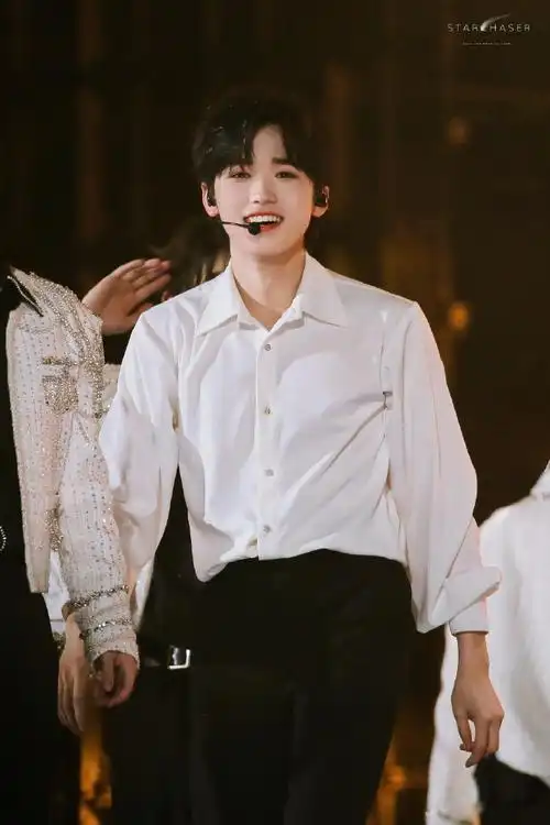 宋亚轩演我看五月天演唱会