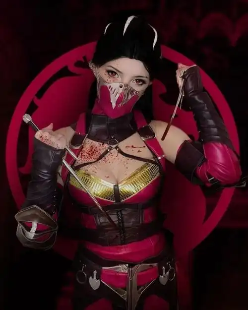 美女小姐姐cos《生化4》阿什莉 长相甜美完美还原