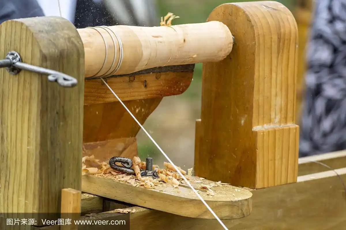 中世纪市场上的脚踏车床