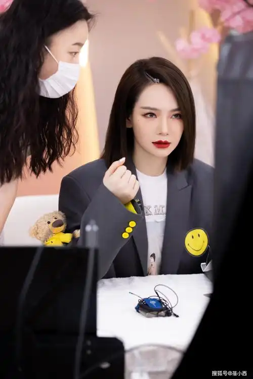 这些造型照着穿也不会出错,甚至还能让你焕发出女明星的强大气场.