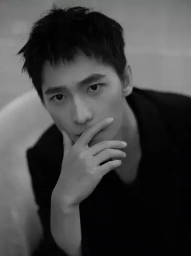 最近娱乐圈男星发型的流行趋势,已经从鲶鱼头成功过渡到利落短发了么