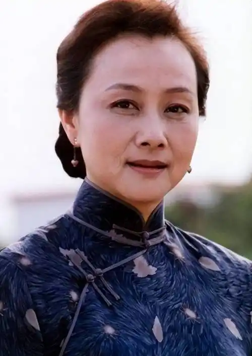 老戏骨黄梅莹:27岁出道,40岁演《渴望》爆红,72岁仍热爱演戏_金鑫_时