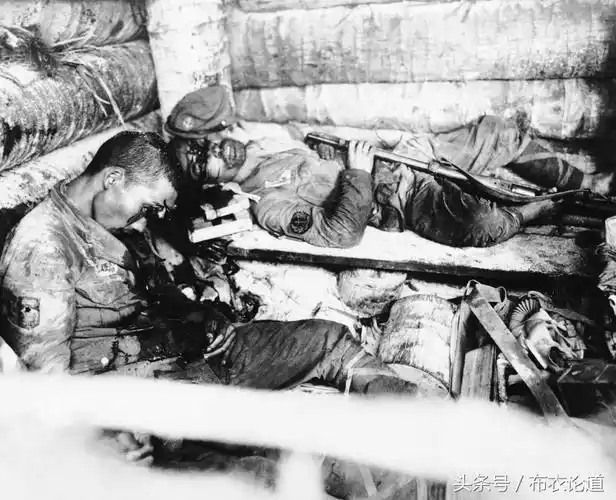 不投降直接上喷火器!一组照片真实记录美军是如何收拾日本兵的