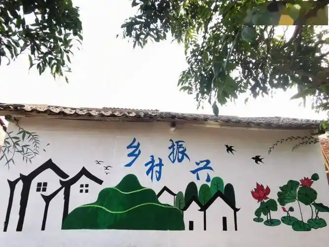 家门口的风景线青春投身乡村振兴彩绘点靓更合美丽乡村