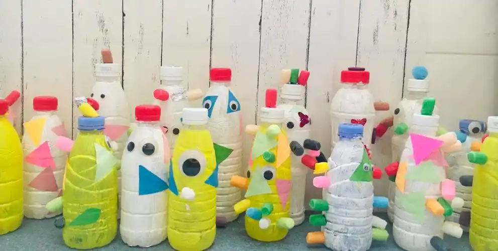 矿泉水瓶在小朋友们手中大变身啦!