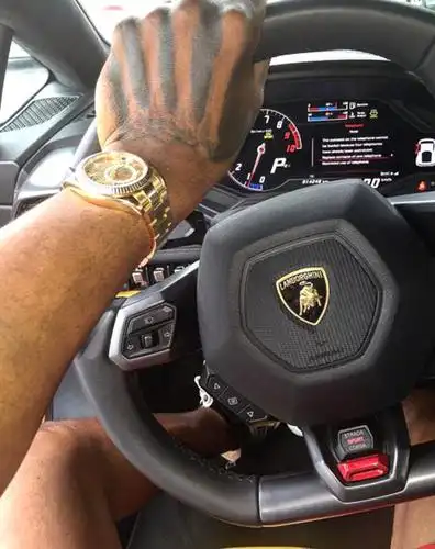 毒贩骗警察称没收入 却在网上疯狂炫富