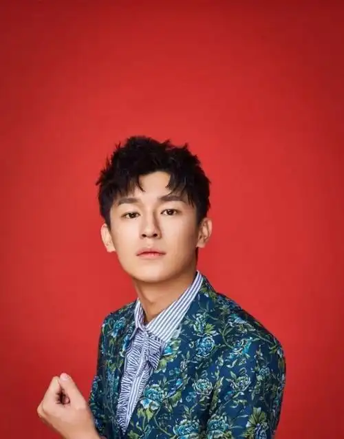 肌肉男:可萌可帅可逗比的杨旭文-小虾米