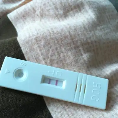 试纸测出两条杠,测了几个都是,可是肚子一直像拉肚子又像大姨妈快来时