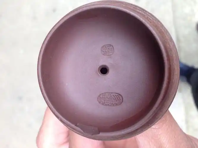 名师周桂珍作品紫砂壶,求懂行专业人士帮忙鉴定,看看真伪