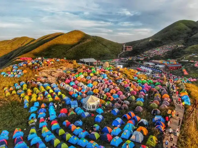 武功山星空草甸帐篷节