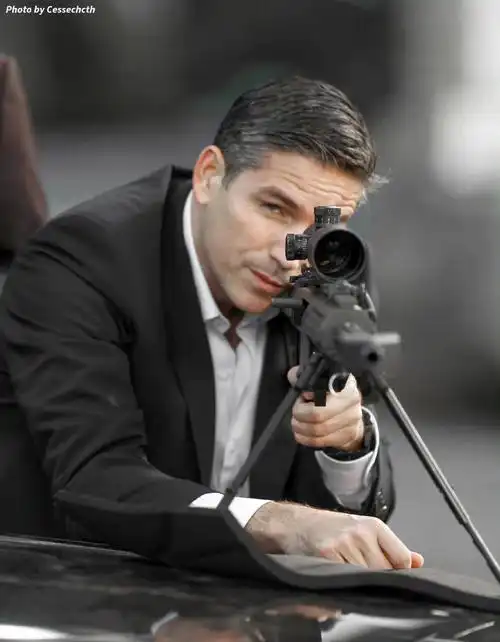 疑犯追踪最爱看johnreese耍大枪