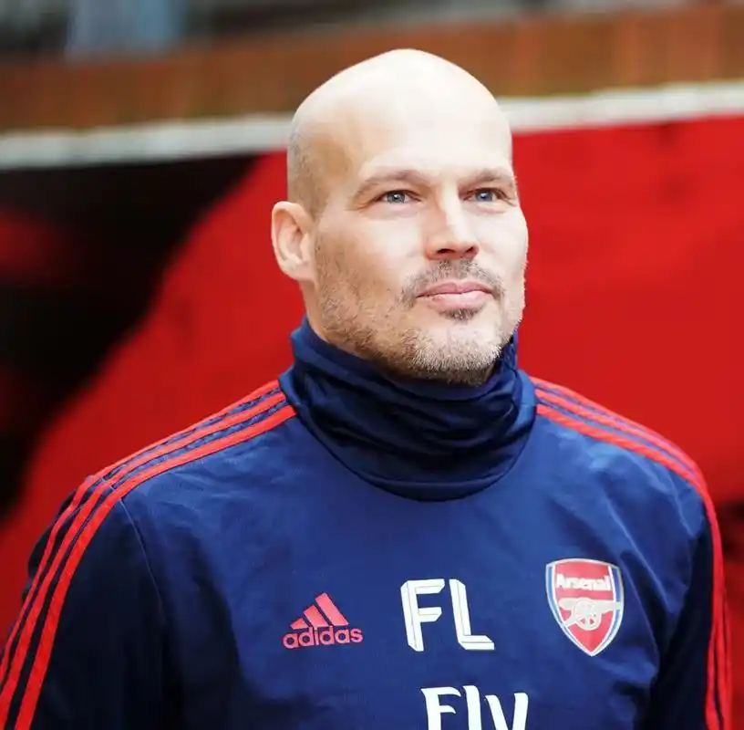 p>弗雷德里克·永贝里(fredrik ljungberg),1977年4月16日出生于瑞典