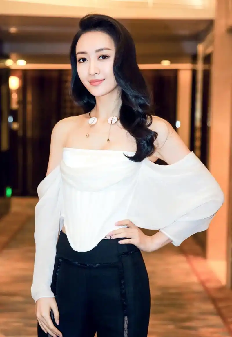 眉目如画,美如冠玉——王鸥