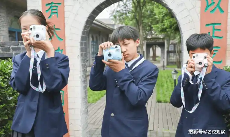 成都康礼学校母亲节活动,同学们大声说出"妈妈我爱你!"_the_is_孩子