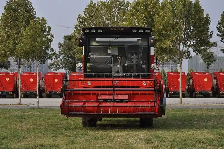 中联收获4lz-8b1自走轮式谷物联合收割机