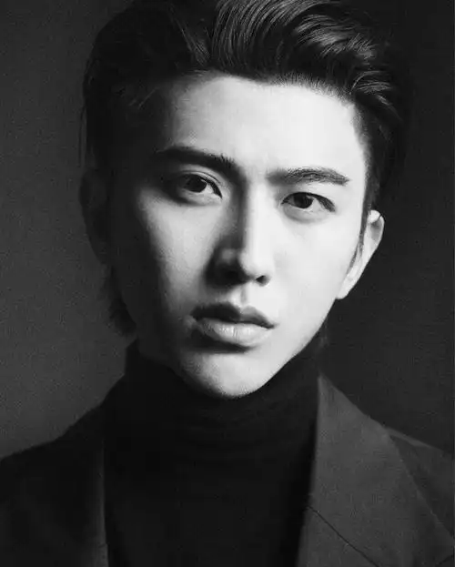 8位男明星素颜照:任嘉伦黝黑,王一博大小眼,蔡徐坤脸大