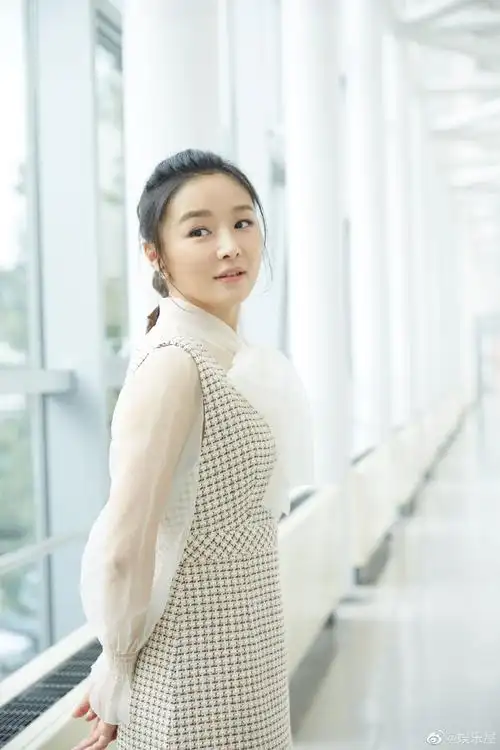 刘梦珂凌雁#看了献礼片《外交风云》觉得热血沸腾,演员@mayalau劉夢