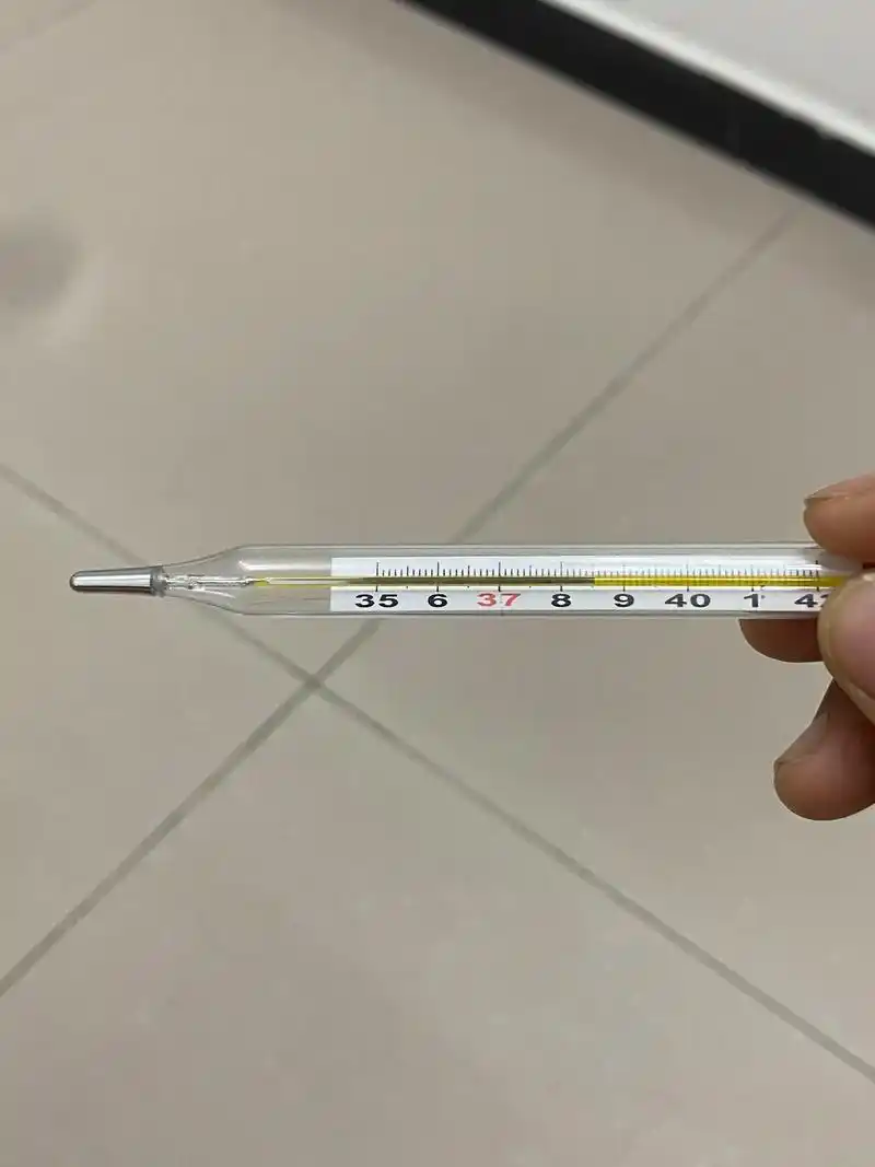发烧 #体温计 从昨天下午的37.7到今天的39 - 抖音
