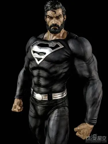 高傲的神明重获新生超人王朝黑衣超人雕像赏析