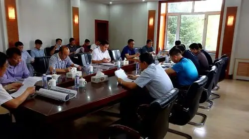 副市长李旭的主持会议并提出要求,市城管局,六区等部门负责人参加会议