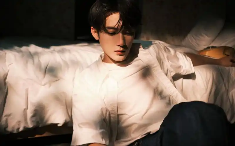 谁能拒绝超有氛围感的檀健次呢