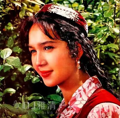 天山电影厂66年还记得它拍的经典老电影和那些美丽的电影明星吗?