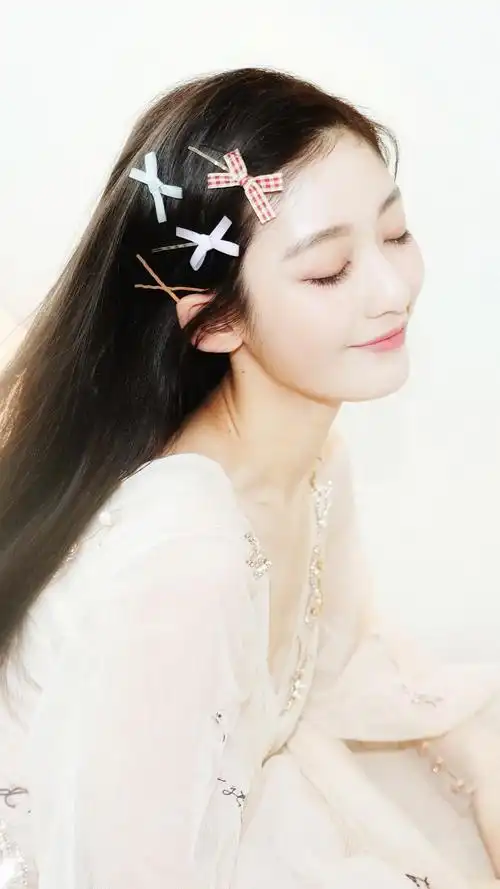 女演员戚砚笛,肤白貌美,楚楚动人!__财经头条