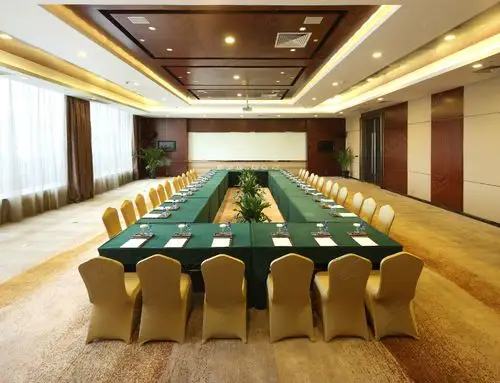 江阴长晟温德姆至尊豪廷大酒店能容纳100人的会议室
