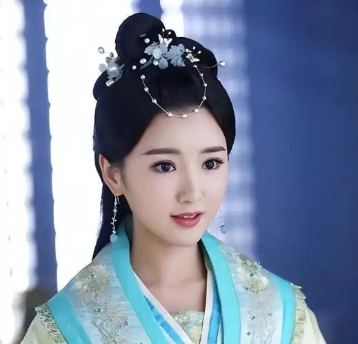 毛晓彤:刚出生被父亲丢垃圾桶,成名后却被父亲索要5000万赡养费