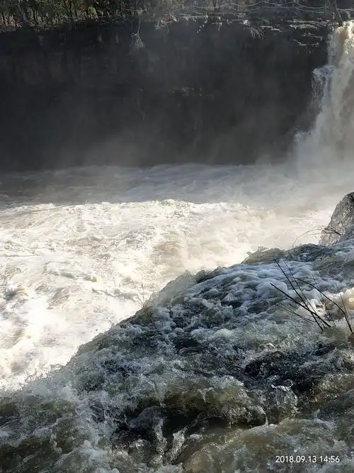 牡丹江镜泊湖瀑布美妙绝伦,波澜壮阔,气势磅礴!一一手机拍摄