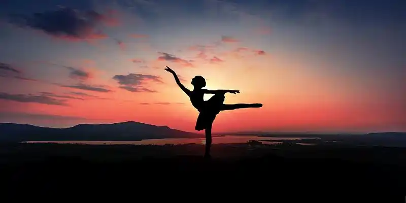 粉色深色唯美夕阳晚霞黄昏下芭蕾舞蹈女生展板背景舞蹈背景