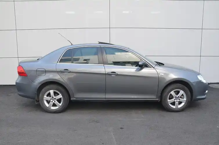 转让一台2010款的一汽大众宝来1.6l手动天窗版,此车精品