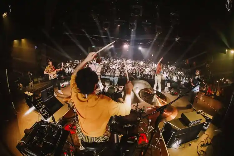 告五人乐队内地巡演杭州开跑 无上限搭造豪华舞台_歌迷_城市_平台