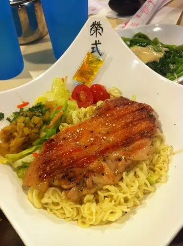 荣式鸡扒捞丁面   荣式鸡扒捞丁面