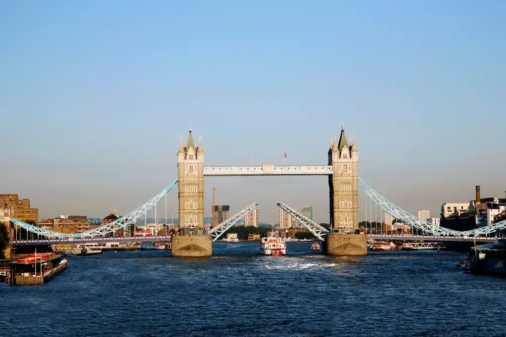 塔桥,从伦敦桥看到的伦敦塔桥.