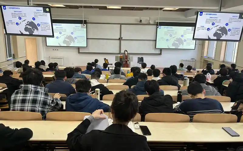 继续教育学院留学服务中心走进大学生职业生涯规划课堂