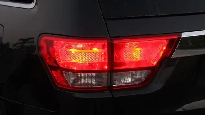 【尾灯图片】-爱威海汽车